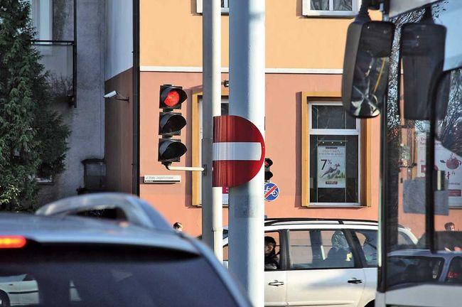 Ответ на вопрос: Что будет если проехать под знак кирпич