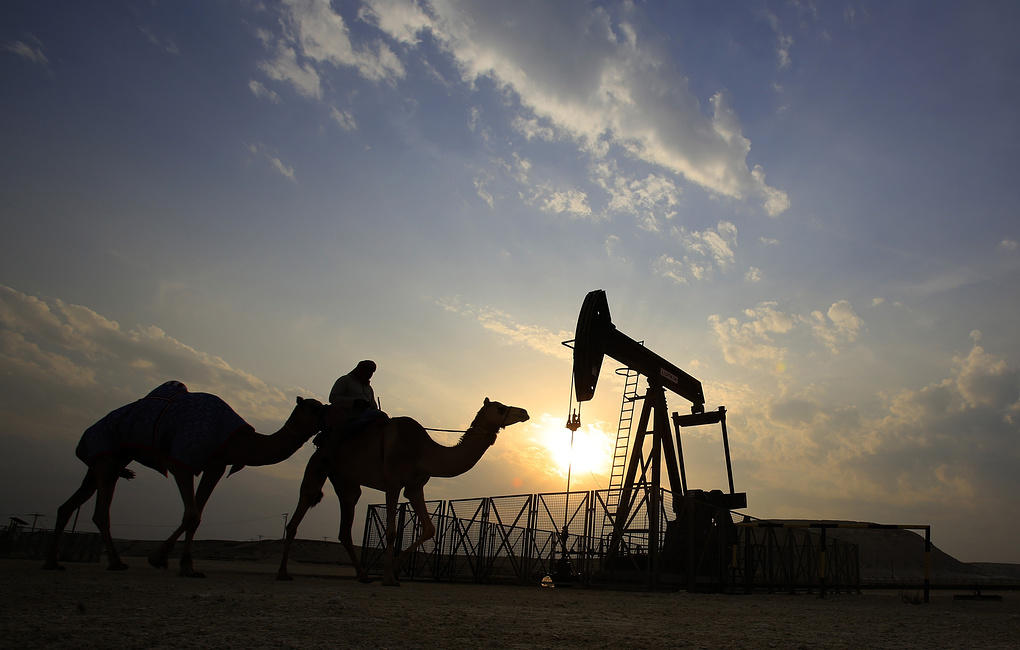 Страны ОПЕК начали снижать добычу нефти
