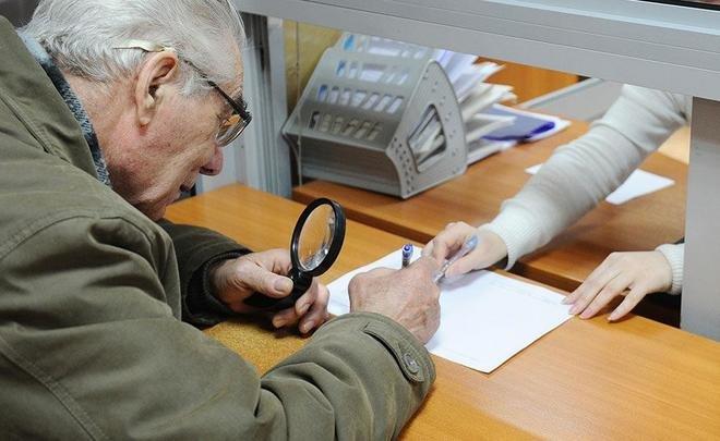 кому положена выплата за выслугу лет