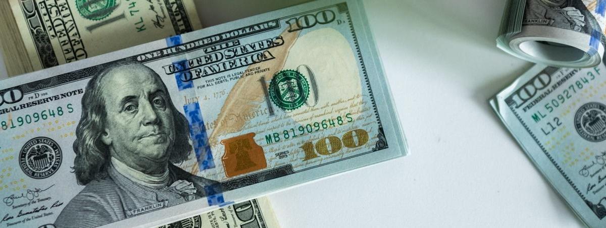 Экономист оценил вероятность возврата доллара к 60 рублям за единицу