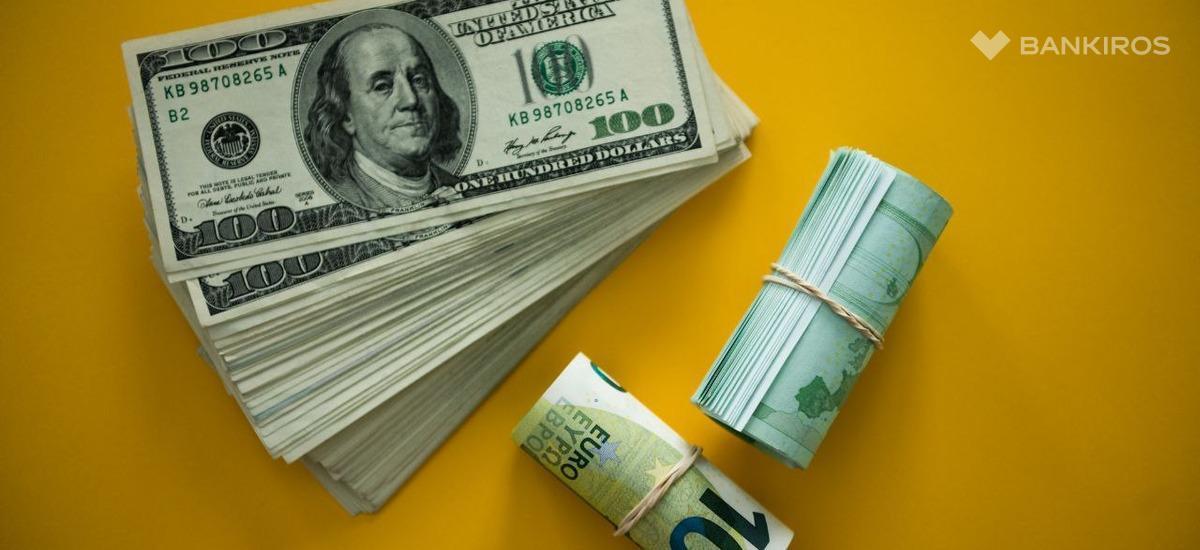 Вклады в долларах и евро становятся все опаснее для россиян
