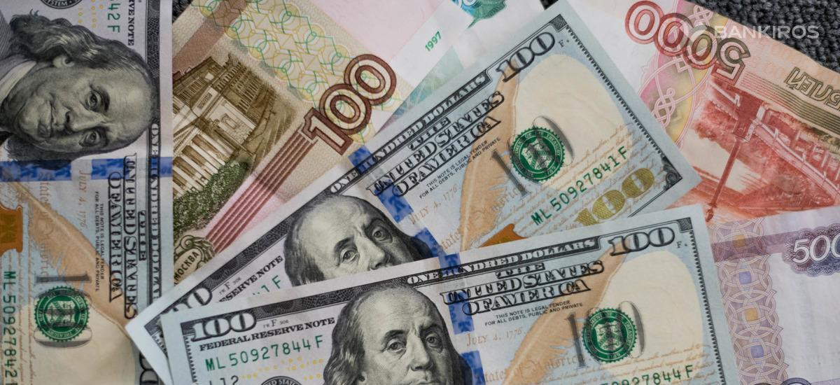 Курс рубля в марте: эксперты дали прогноз по доллару и евро на месяц