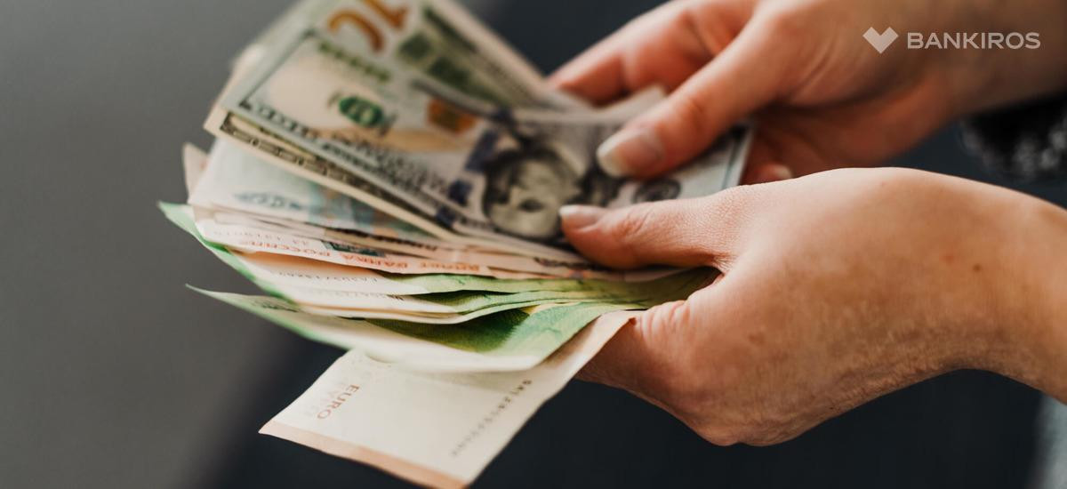 «С валютой теперь ничего не сделать»: экономист призвал срочно избавиться от долларов
