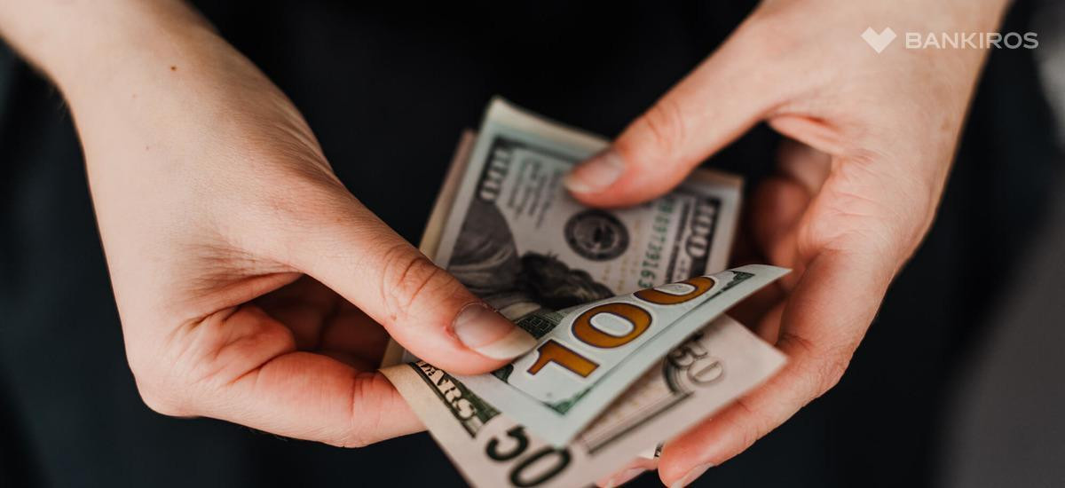 Доллар обвалится в любой момент: эксперт призвал продать валюту