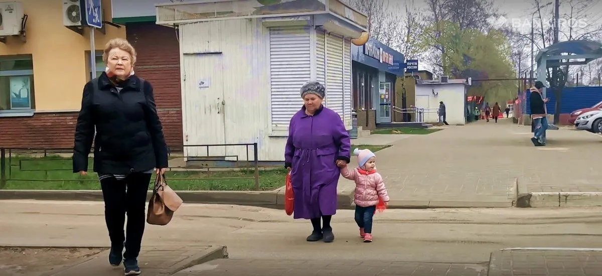 Какие выплаты положены бабушке, если она уйдет в отпуск по уходу за ребенком?