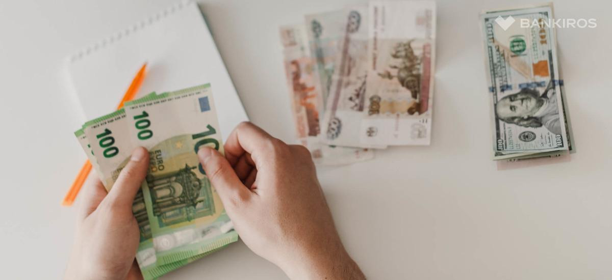 Могут ли доллары россиян в банках принудительно поменять на рубли?